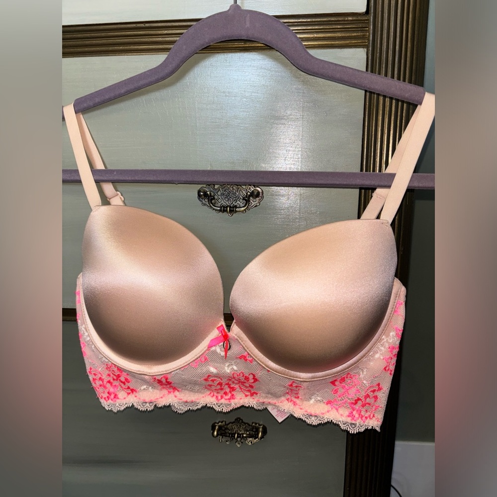 Beautiful VS bustier